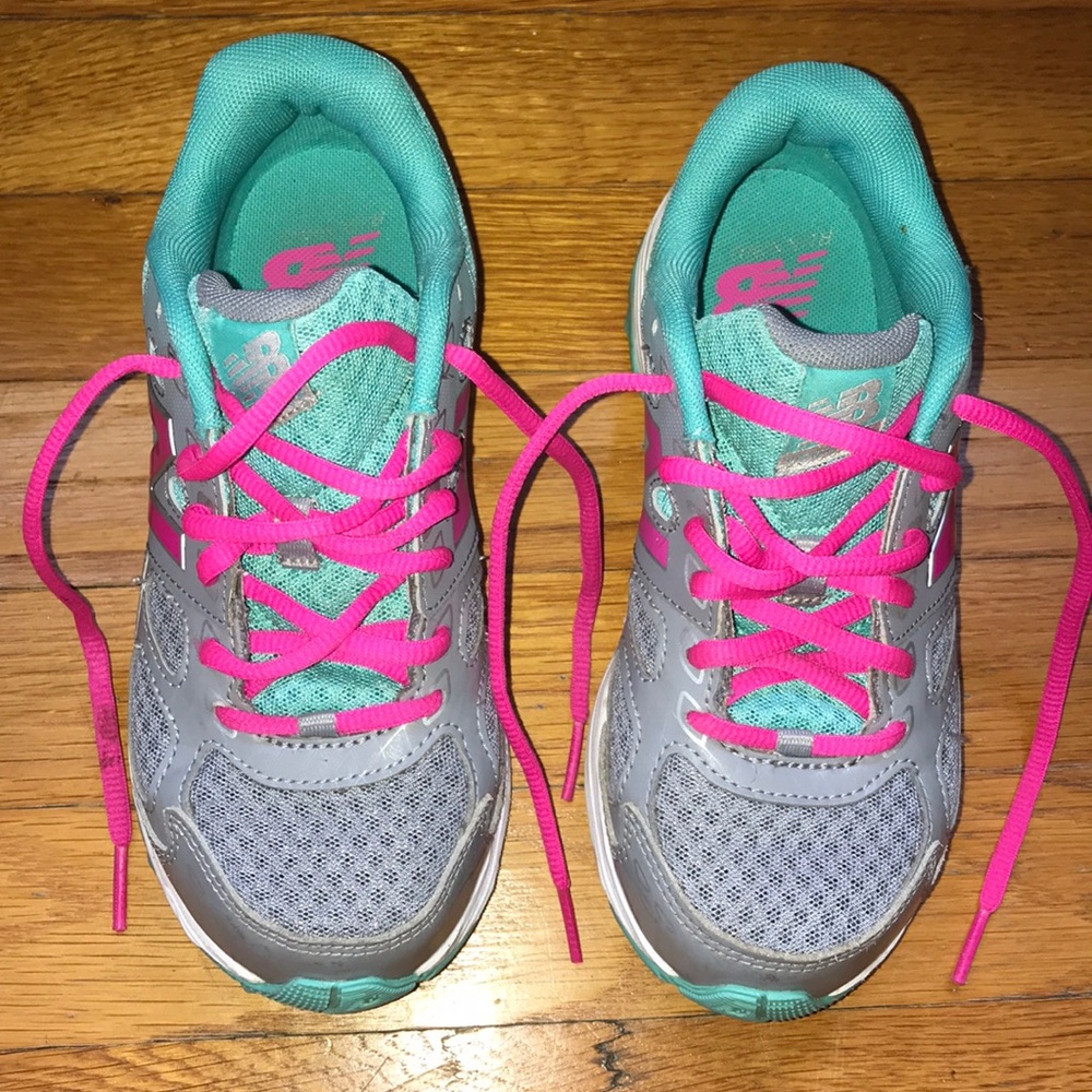 Girl’s New Balance Tech ride sneakers Sz 2
